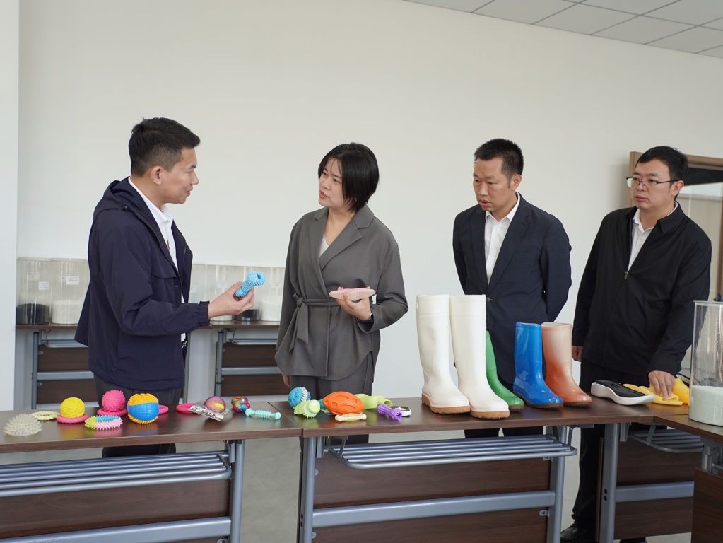 张晓丹调研企业纾困解难工作