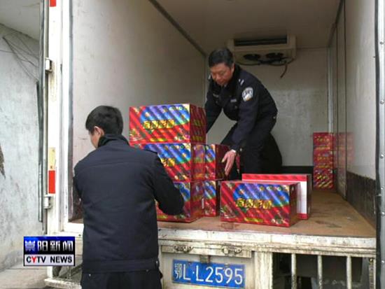 县“两禁”办捣毁一非法储存烟花爆竹窝点
