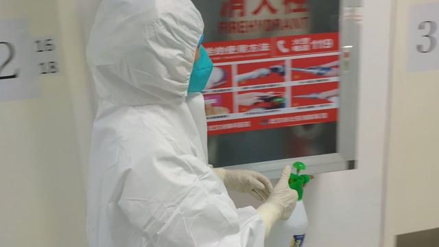 “短兵相接”ICU|湖北之声记者直击武汉肺科医院ICU疫情防控战场