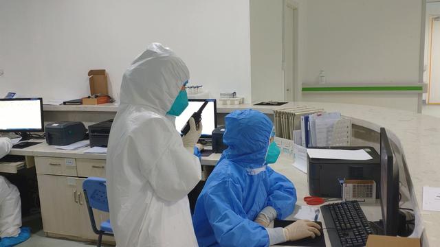 “短兵相接”ICU|湖北之声记者直击武汉肺科医院ICU疫情防控战场