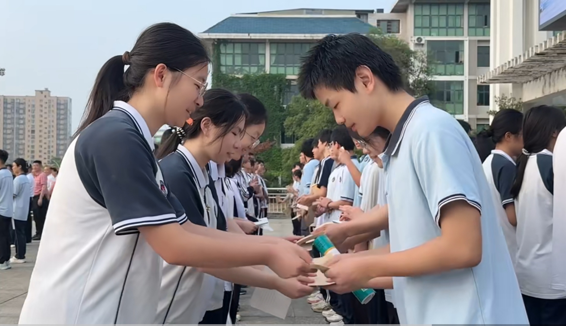 正在上传...