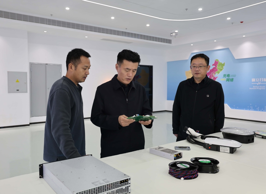 杨修伟调研县经济开发区在建工业项目